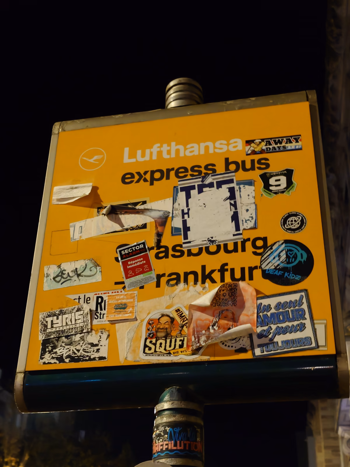 столб автобусной остановки Lufthansa Express Bus